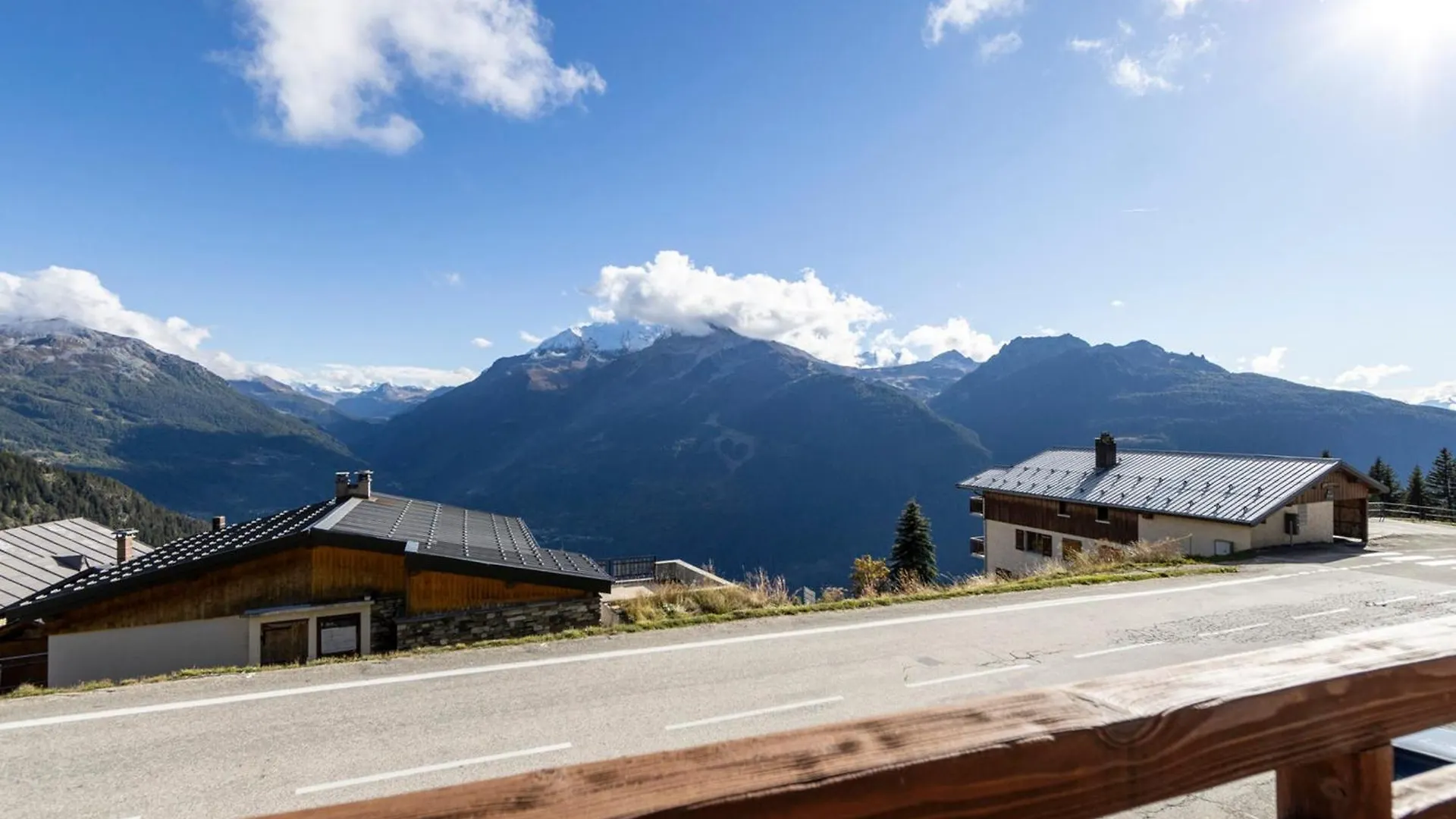 Appartement Chaleureux Au Sud Avec Balcon, Parking Et Wi-Fi - Fr-1-690-26 Montvalezan Apartment