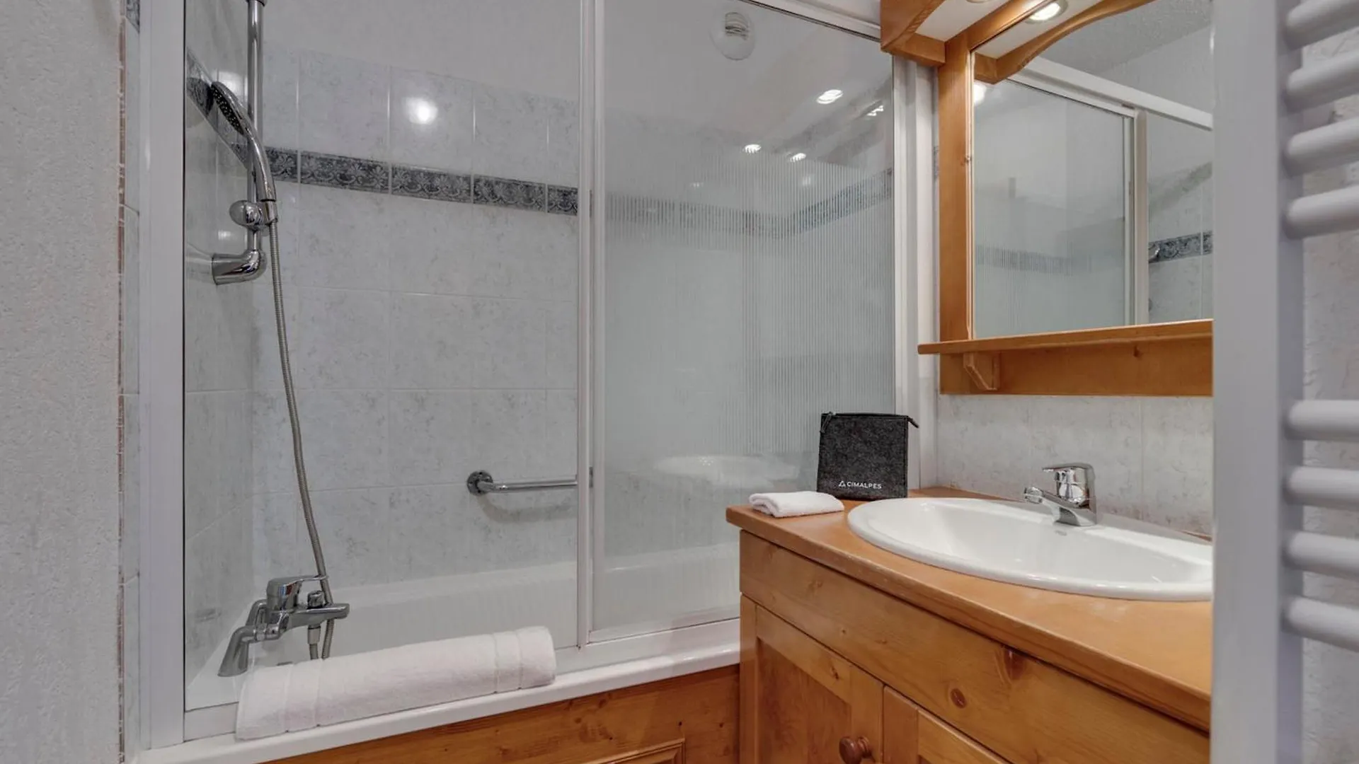 Appartement Chaleureux Au Sud Avec Balcon, Parking Et Wi-Fi - Fr-1-690-26 Montvalezan